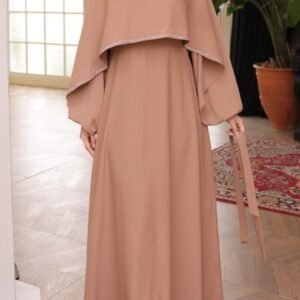فستان مزيّن بالأحجار