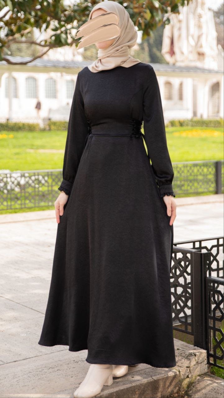 فستان بحلية مثبّتة