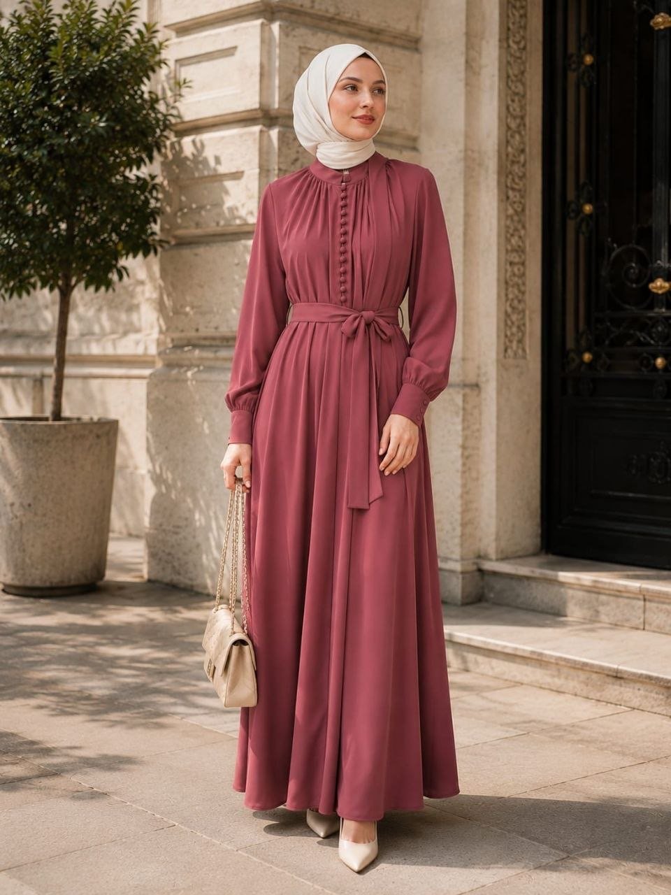 فستان بأكمام رغلان وأزرار مغطّاة